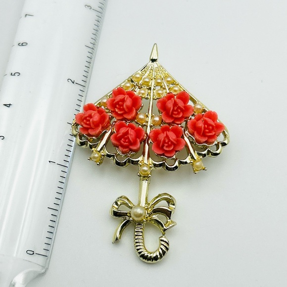 Vintage Retro MCM Gold Tone umbrella parasol with rose accents Brooch Pin - Picture 3 of 3